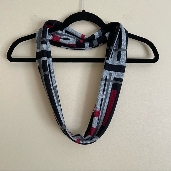 Avenue Women's 3/4 Sleeve Scoop Neck Top with Scarf Grey Black Red Size 18/20 - Picture 7 of 10